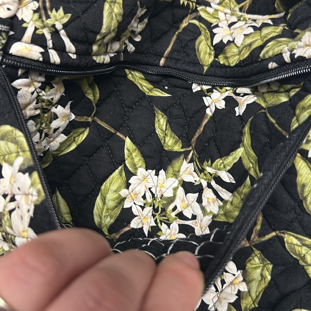 Vera Bradley shoulder bag. - Picture 3 of 6
